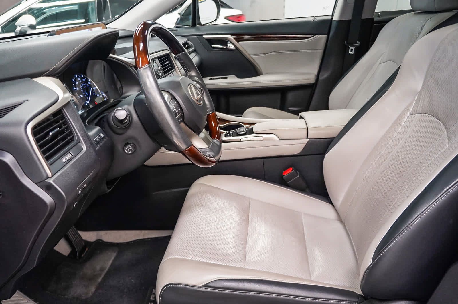 Used 2019 Lexus RX 350 FWD w/ Navigation Package image 18