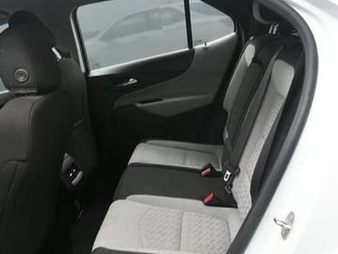 Used 2022 Chevrolet Equinox LS AWD/4WD image 10