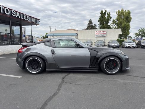 Used 2014 Nissan 370Z Touring w/ Sport Package RWD image 3