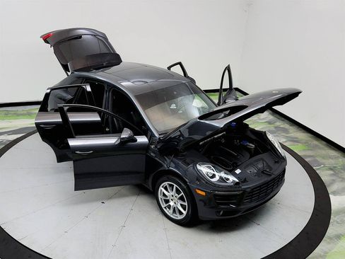 Used 2017 Porsche Macan AWD/4WD image 36