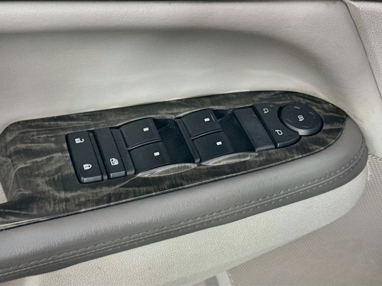 Used 2014 Buick Enclave Leather FWD image 17