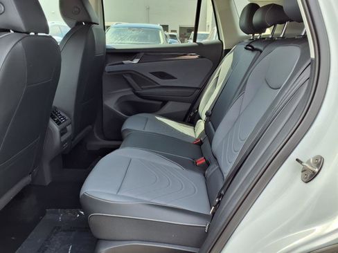 New 2025 Volkswagen Tiguan SE image 11