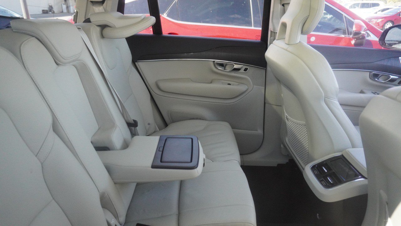 Used 2020 Volvo XC90 T5 Momentum w/ Protection Package Premier FWD image 13