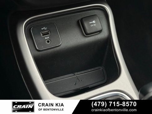 Used 2018 Jeep Compass Latitude w/ Popular Equipment Group FWD image 19