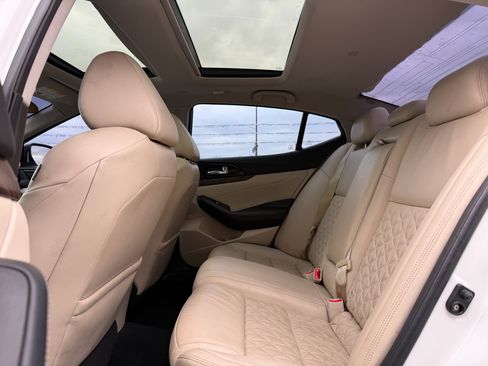 Used 2016 Nissan Maxima Platinum image 16