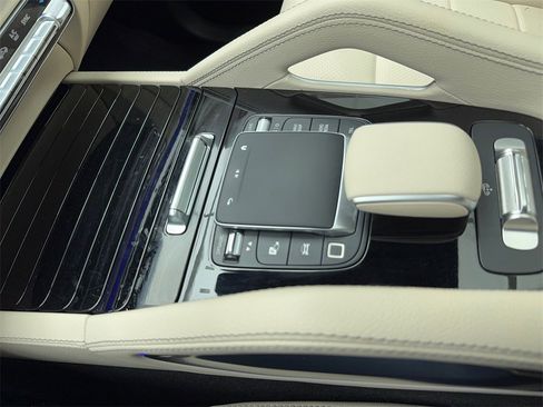 Used 2025 Mercedes-Benz GLS 450 4MATIC w/ AMG Line Exterior image 33