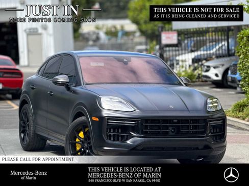 Used 2025 Porsche Cayenne Turbo AWD/4WD image 1