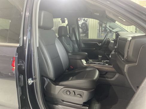 Used 2024 GMC Sierra 1500 SLT w/ SLT Premium Plus Package AWD/4WD image 17