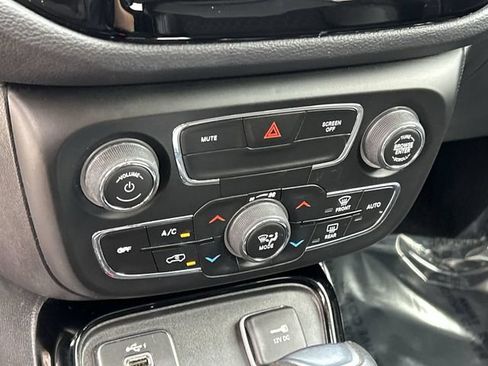 Certified 2021 Jeep Compass Latitude FWD image 26