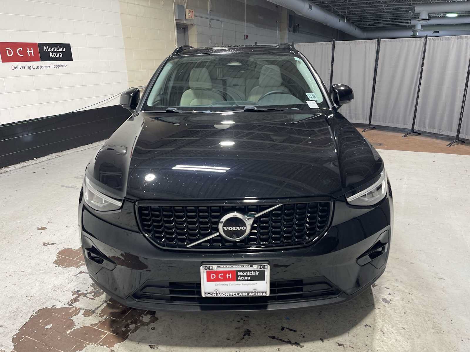 Used 2024 Volvo XC40 B5 Plus w/ Climate Package AWD/4WD image 6
