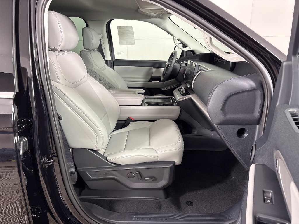 New 2027 Ford Expedition Max Active RWD image 5