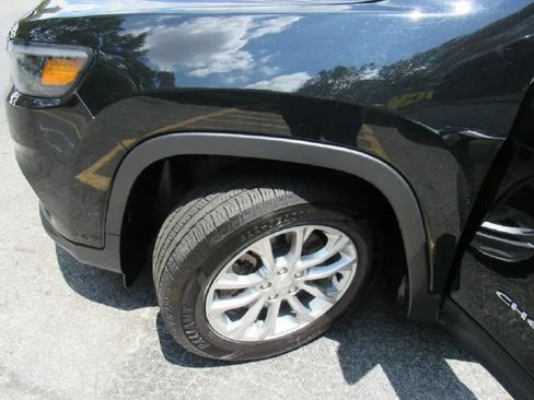 Used 2019 Jeep Cherokee Latitude w/ Popular Appearance Group FWD image 15