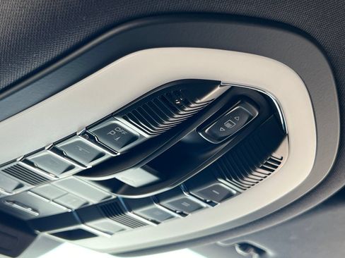 Certified 2026 Porsche Macan AWD/4WD image 35