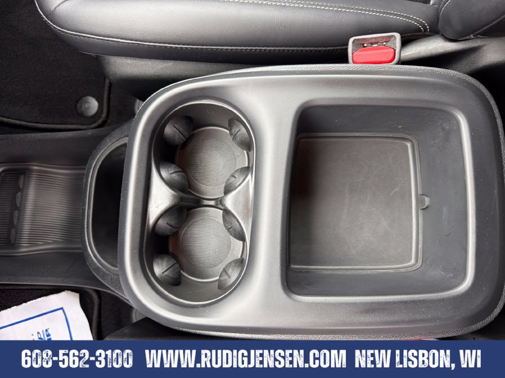 Used 2025 Chrysler Pacifica Select FWD image 24