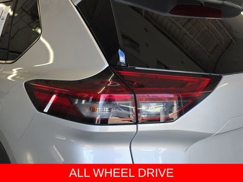 Used 2022 Nissan Rogue SL w/ SL Premium Package image 35