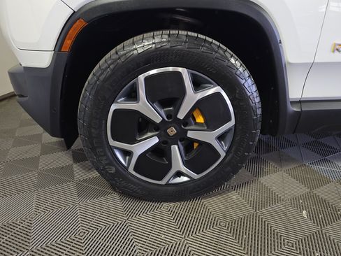 Used 2024 Rivian R1S Adventure AWD/4WD image 9