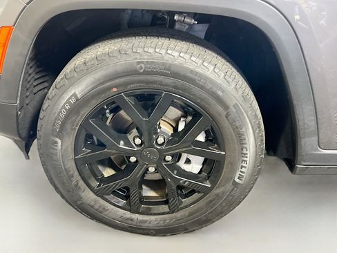 Used 2022 Jeep Grand Cherokee Limited RWD image 13