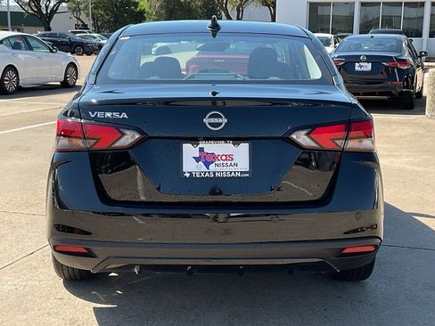 Used 2025 Nissan Versa SV image 6