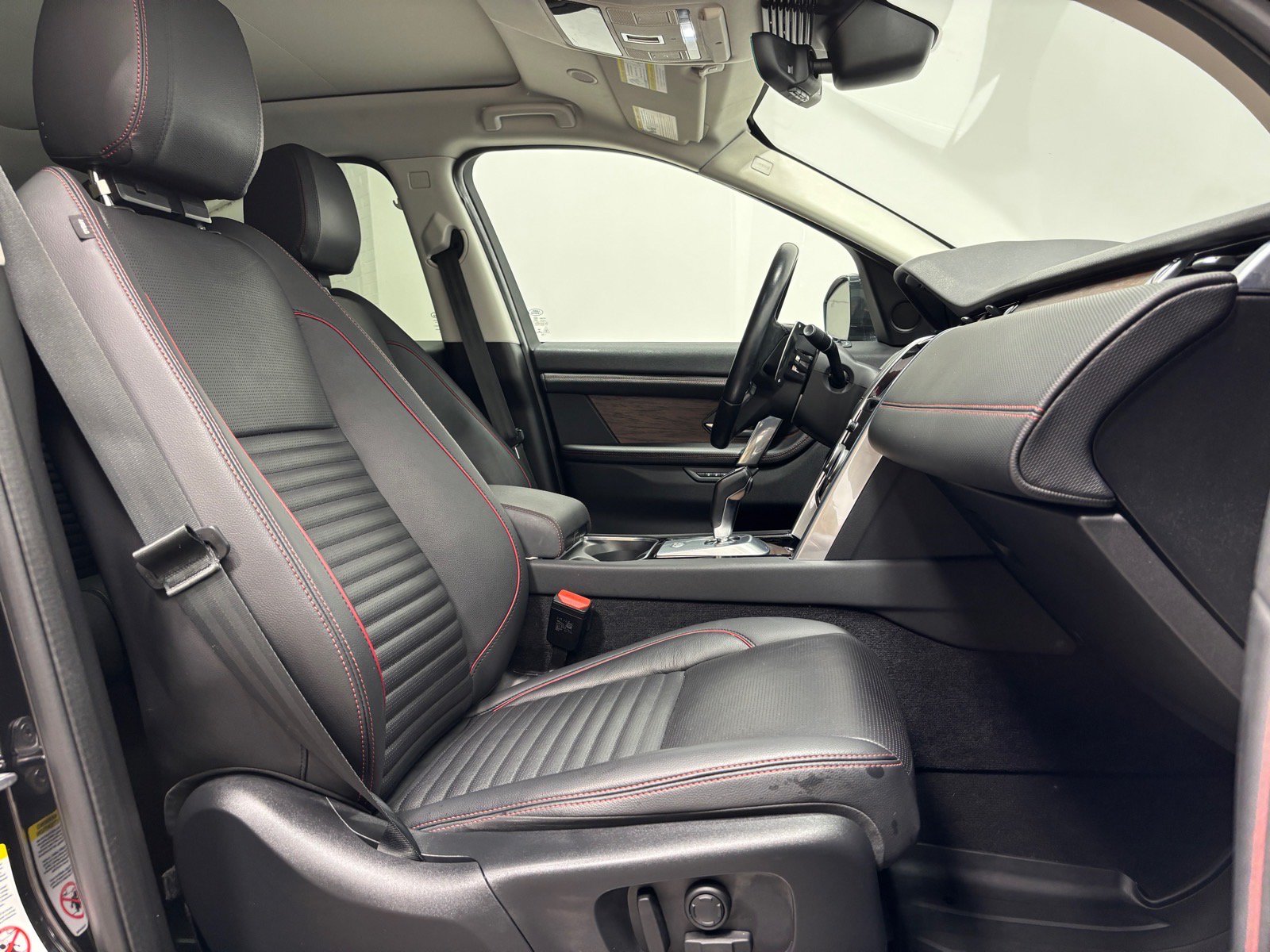 Used 2023 Land Rover Discovery Sport SE R-Dynamic AWD/4WD image 30