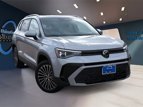 New 2026 Volkswagen Taos SE image 3