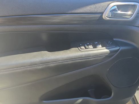 Used 2020 Jeep Grand Cherokee Laredo w/ 18" Wheel & 8.4" Radio Group image 17