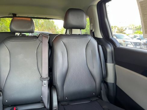 Used 2026 Kia Carnival FWD image 38