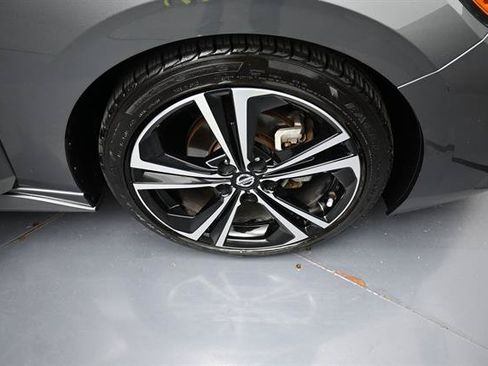 Used 2022 Nissan Sentra SR w/ Electronics Package FWD image 25