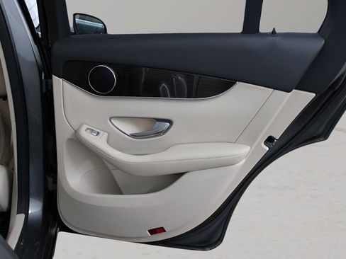 Used 2019 Mercedes-Benz GLC 300 image 11