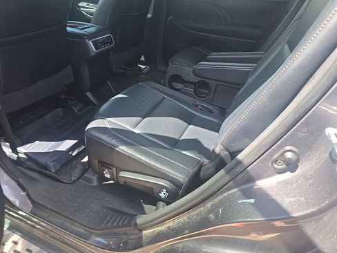 Used 2016 Toyota Highlander XLE FWD image 10