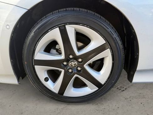 Used 2018 Toyota Prius Four Touring image 14