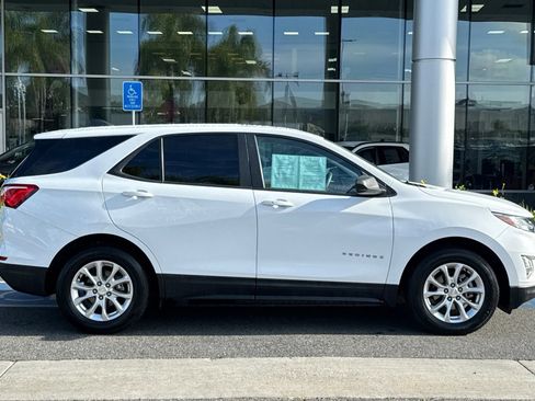 Used 2021 Chevrolet Equinox LS w/ LS Convenience Package FWD image 3