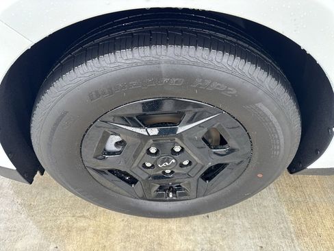 Used 2025 Kia Carnival image 18