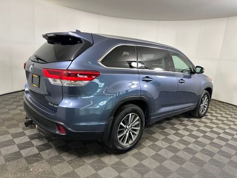 Used 2018 Toyota Highlander XLE image 3