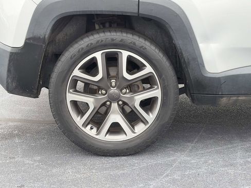 Used 2017 Jeep Renegade Latitude image 9