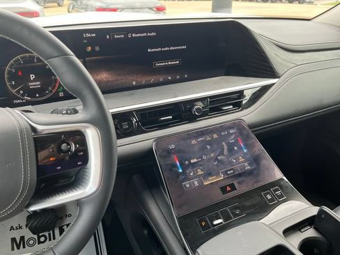 Used 2025 INFINITI QX80 Sensory AWD/4WD image 16