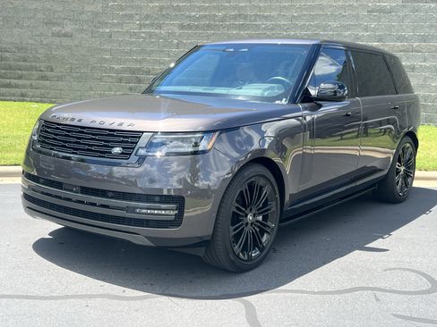 Used 2025 Land Rover Range Rover Long Wheelbase SE AWD/4WD image 1