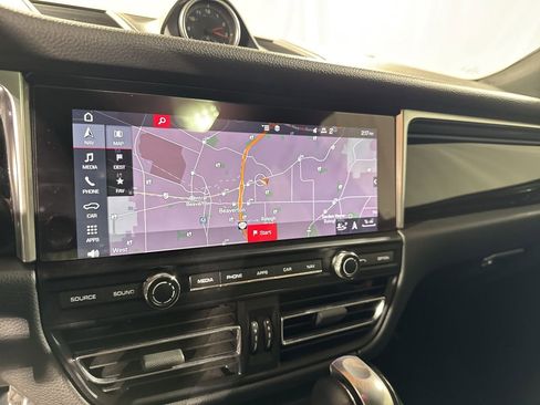 Used 2019 Porsche Macan image 25