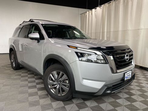 Used 2024 Nissan Pathfinder SV AWD/4WD image 1