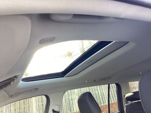 Used 2022 Jeep Grand Cherokee L Laredo w/ Luxury Tech Group I image 8