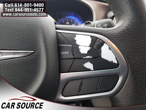 Used 2021 Chrysler Voyager L image 12