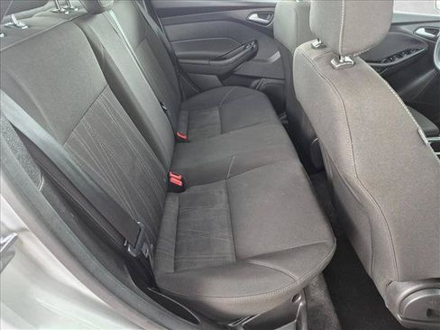 Used 2018 Ford Focus SE FWD image 18