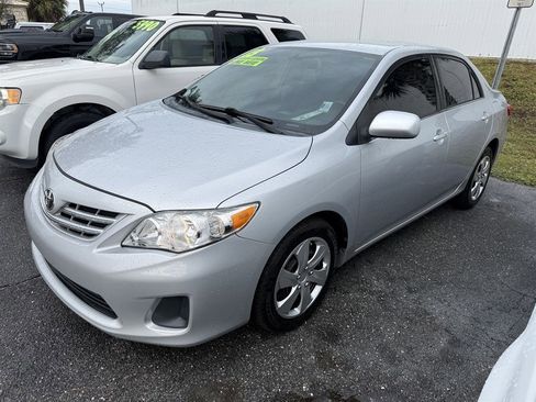 Used 2013 Toyota Corolla LE image 3