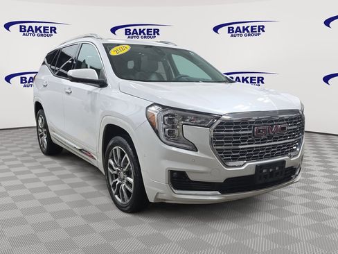 Used 2024 GMC Terrain Denali w/ Denali Premium Package image 3