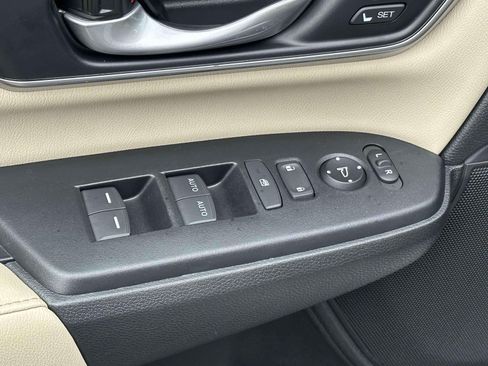 Used 2022 Honda CR-V EX-L image 16
