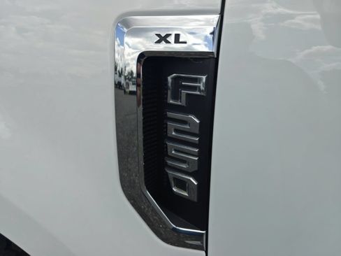 Used 2022 Ford F250 XL w/ Power Equipment Group AWD/4WD image 11
