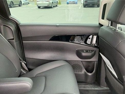 New 2025 Kia Carnival SX Prestige image 5