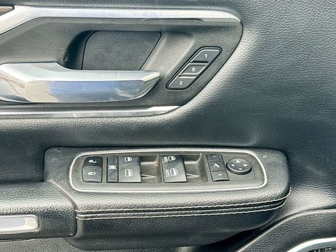 Used 2022 RAM 1500 Laramie AWD/4WD image 18