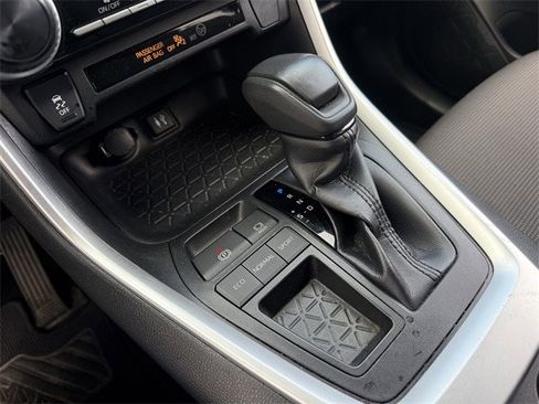 Used 2019 Toyota RAV4 LE w/ Carpet Mat Package image 20