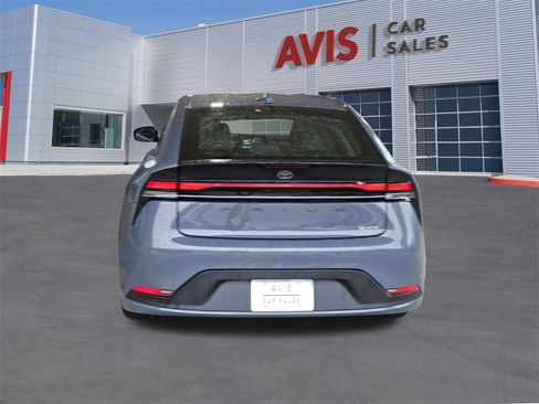 Used 2025 Toyota Prius LE image 5