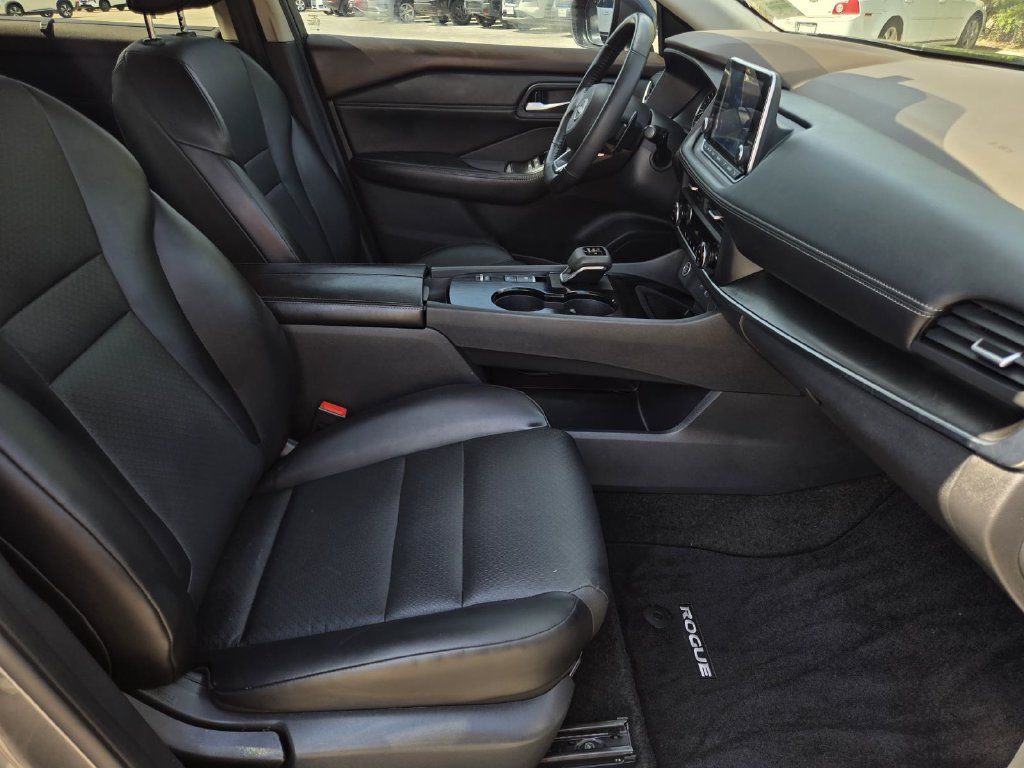 Used 2023 Nissan Rogue SV w/ SV Premium B Package FWD image 8